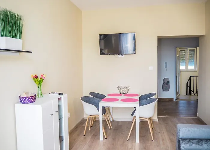 Holiday Apartmanhaz