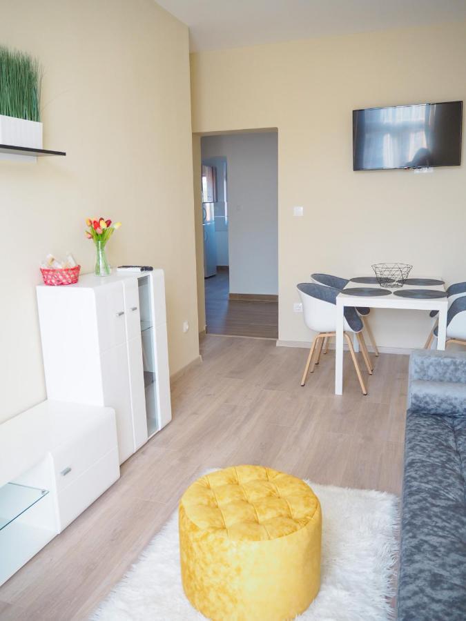 Apartmanhaz Apartment *