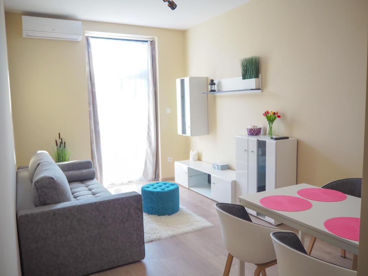 Apartmanhaz *