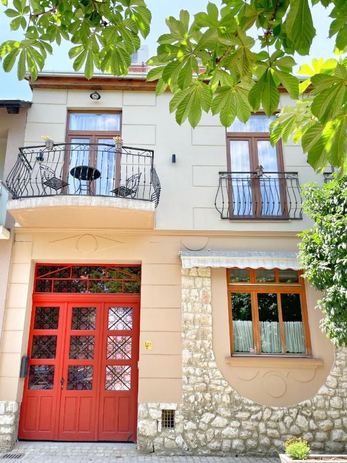 Apartmanhaz Apartment *